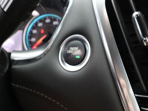 Used 2023 Chevrolet Traverse LT image 17