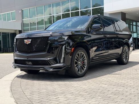 Used 2023 Cadillac Escalade ESV V AWD/4WD image 12