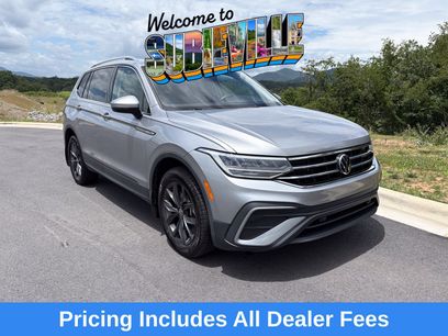 Used 2023 Volkswagen Tiguan SE w/ Panoramic Sunroof Package
