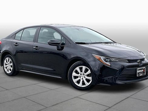 Used 2023 Toyota Corolla LE image 3