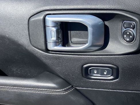 Used 2023 Jeep Wrangler Unlimited Sahara w/ Cold Weather Group image 19