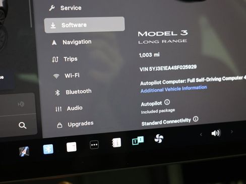 Used 2025 Tesla Model 3 RWD image 12