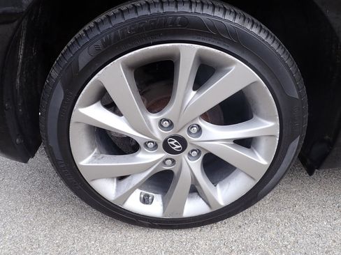 Used 2016 Hyundai Veloster image 15