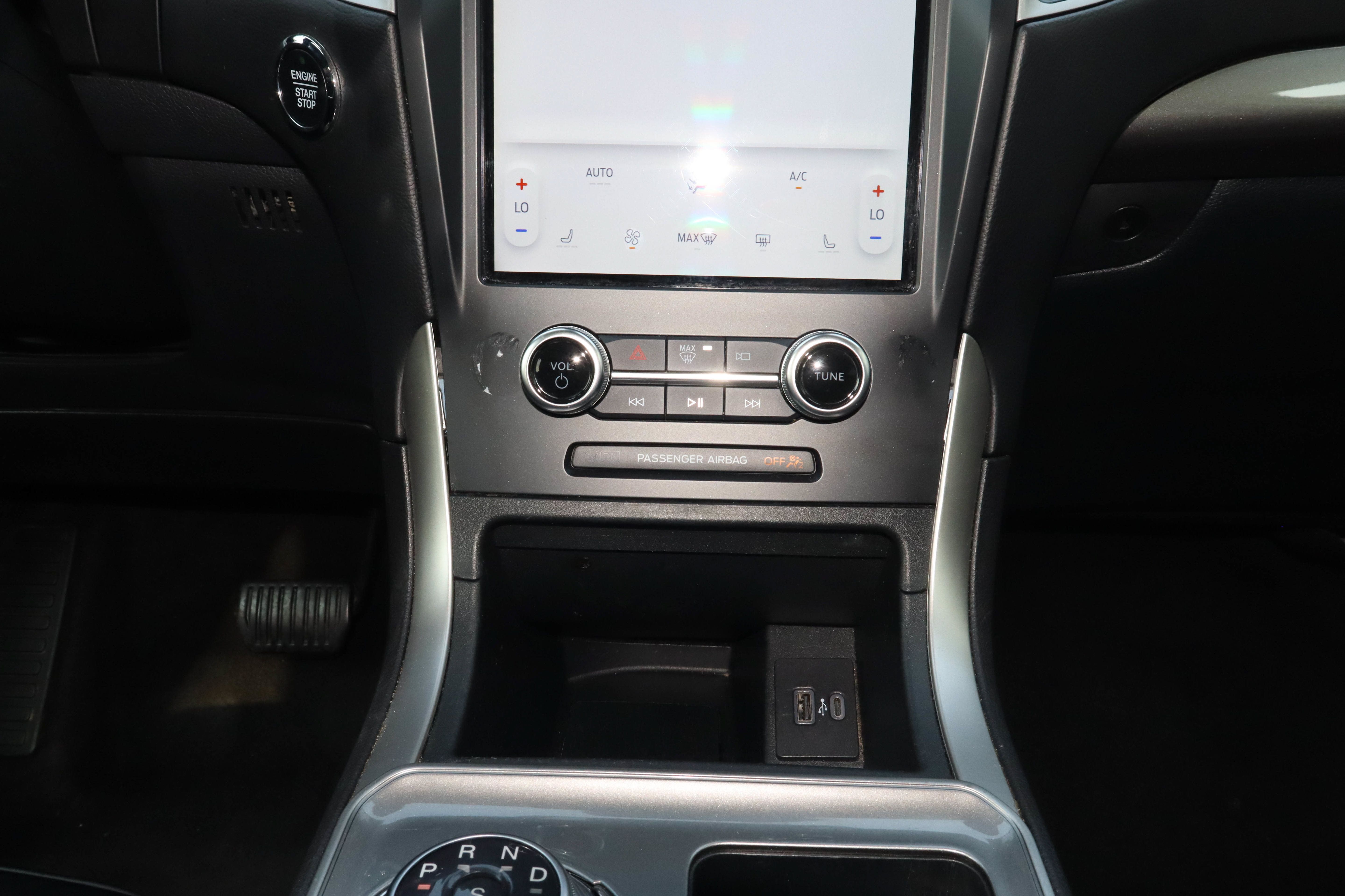 Used 2024 Ford Edge SEL AWD/4WD image 11