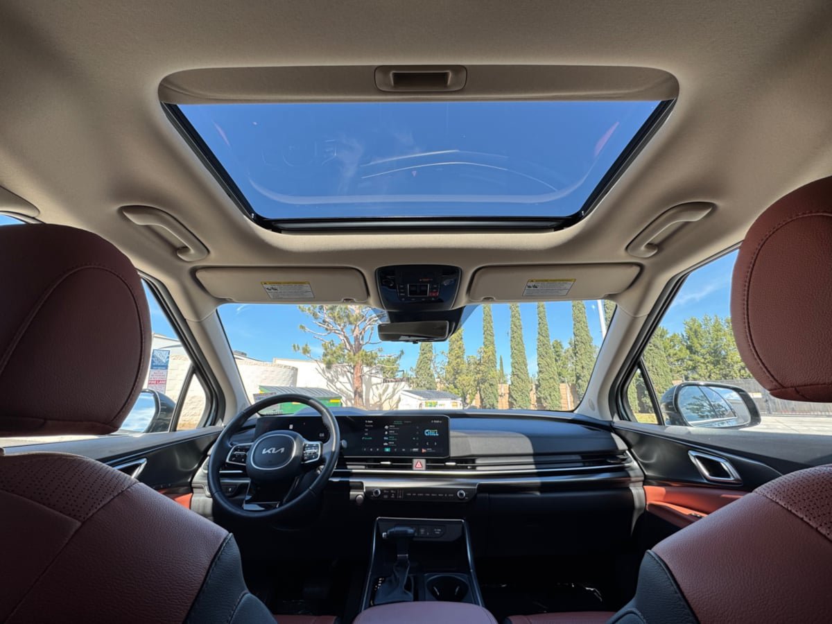 Used 2025 Kia Carnival SX Prestige FWD image 16