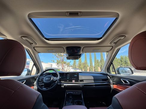 Used 2025 Kia Carnival SX Prestige image 16