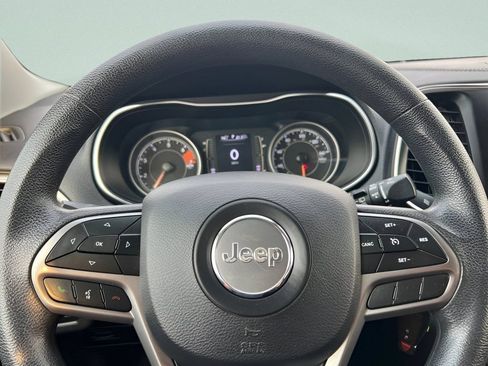 Used 2019 Jeep Cherokee Latitude w/ Popular Appearance Group AWD/4WD image 24