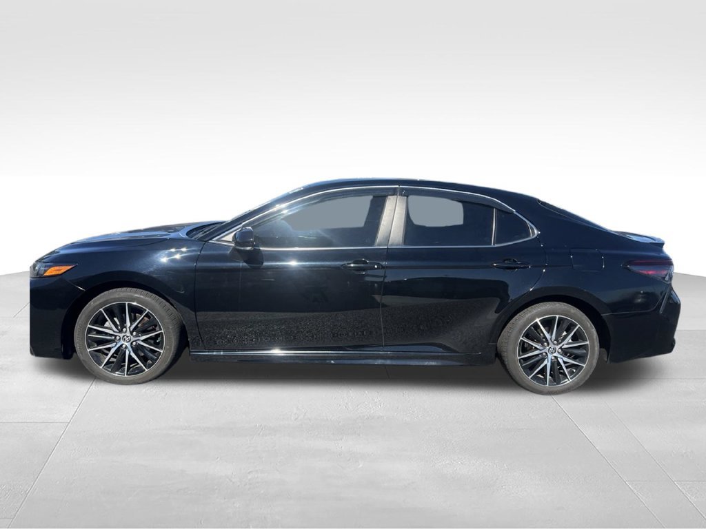 Used 2024 Toyota Camry SE FWD image 3