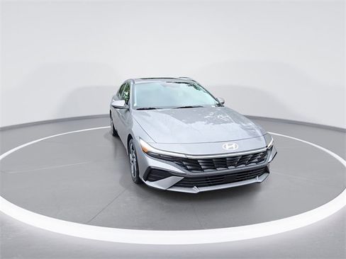 New 2025 Hyundai Elantra Limited image 3