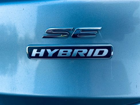 Used 2020 Ford Fusion SE FWD image 9