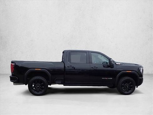 Used 2024 GMC Sierra 2500 AT4 w/ AT4 Preferred Package AWD/4WD image 5
