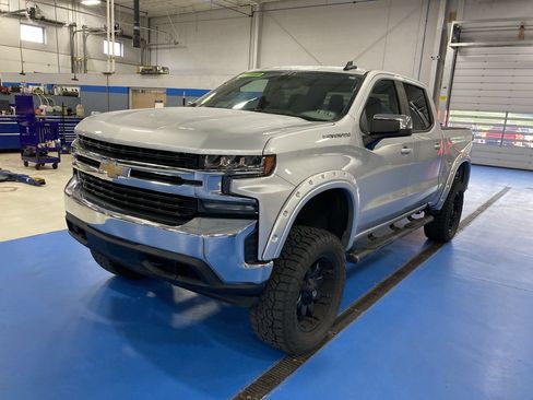 Used 2020 Chevrolet Silverado 1500 LT AWD/4WD image 3