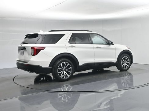 Used 2022 Ford Explorer ST-Line RWD image 34