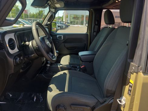 Used 2025 Jeep Wrangler Sport AWD/4WD image 16