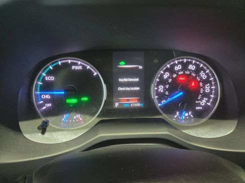 Used 2021 Toyota RAV4 XLE AWD/4WD image 18