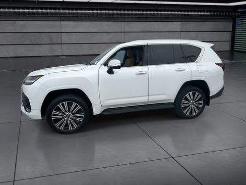 Used 2023 Lexus LX 600 4WD w/ Accessory Package (Z1) image 5