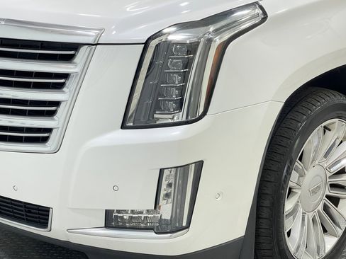 Used 2018 Cadillac Escalade ESV Platinum AWD/4WD image 35