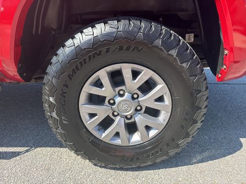 Used 2019 Toyota Tacoma SR5 image 8
