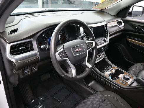 Used 2022 GMC Acadia SLE w/ Driver Convenience Package image 10