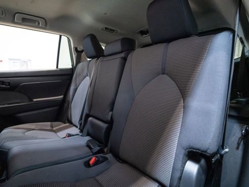 Certified 2025 Toyota Highlander LE image 33