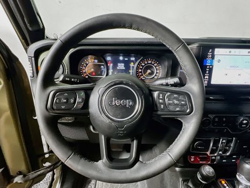 Used 2025 Jeep Gladiator Mojave AWD/4WD image 17
