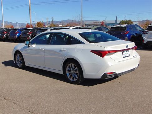 Used 2021 Toyota Avalon XLE image 6