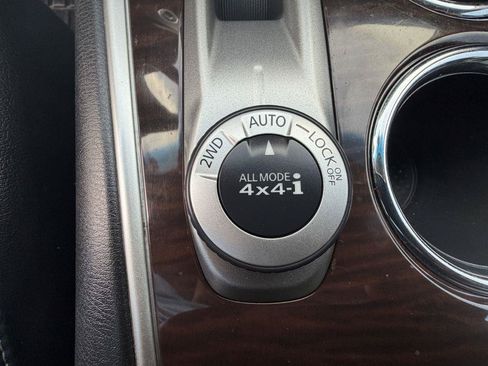 Used 2014 Nissan Pathfinder Platinum AWD/4WD image 30
