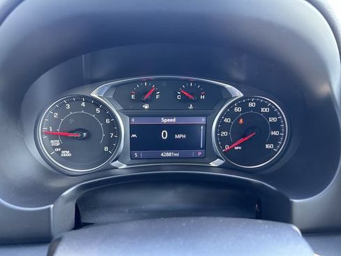 Used 2024 GMC Terrain SLT AWD/4WD image 11