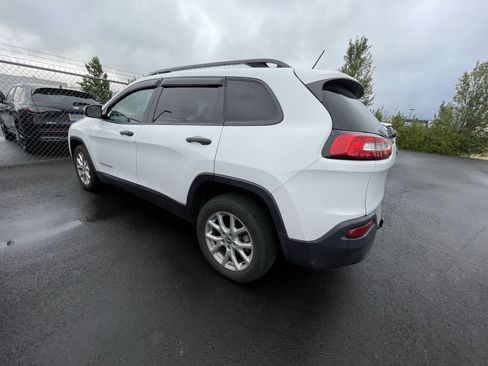 Used 2016 Jeep Cherokee Sport w/ Trailer Tow Group FWD image 2