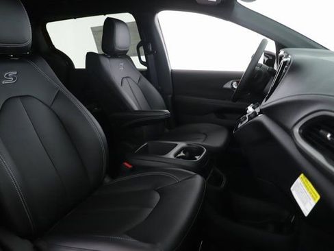 New 2026 Chrysler Pacifica Select w/ S Appearance Package FWD image 31