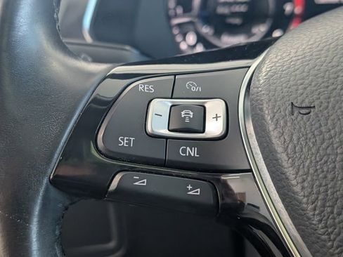 Used 2018 Volkswagen Tiguan SEL Premium image 24