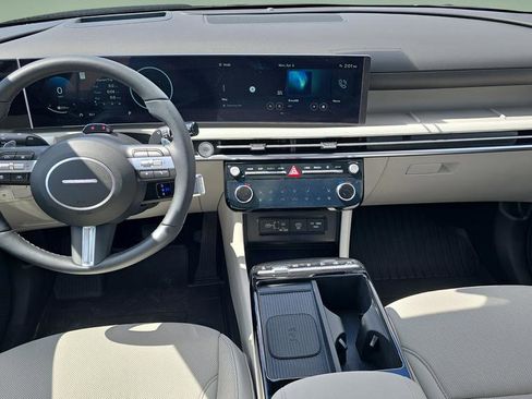 Used 2025 Hyundai Tucson Limited image 12