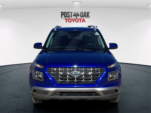 Used 2023 Hyundai Venue SEL image 2