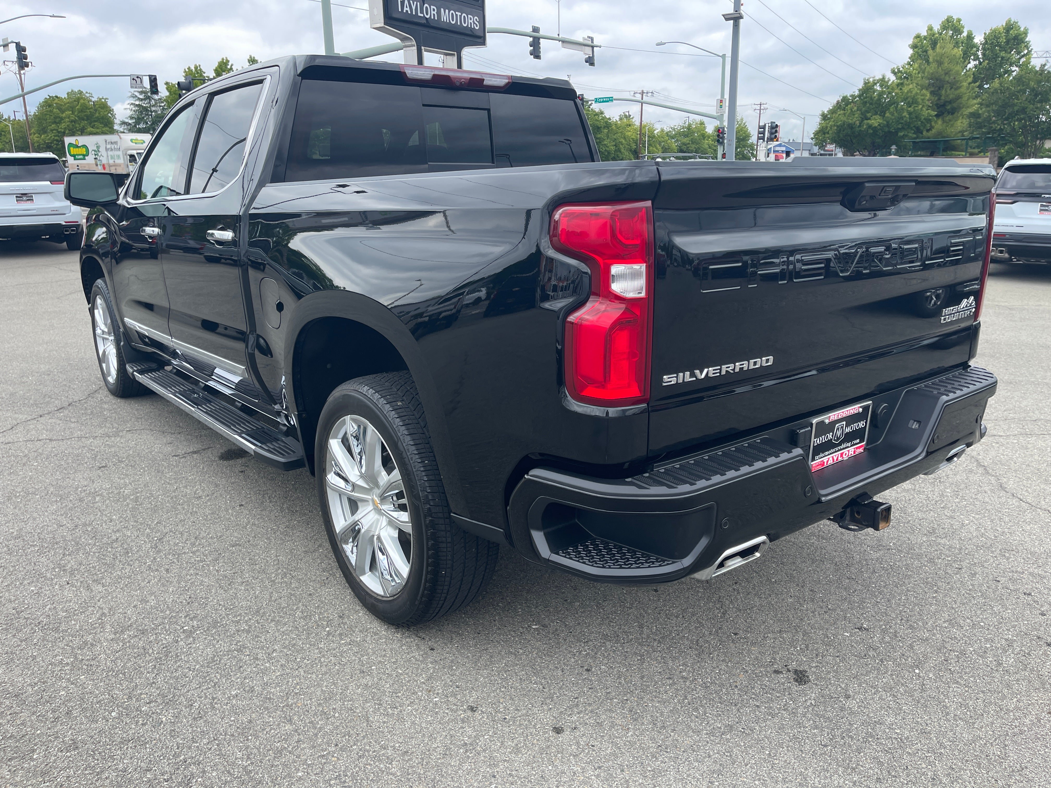 Used 2023 Chevrolet Silverado 1500 High Country w/ High Country Premium Package AWD/4WD image 7