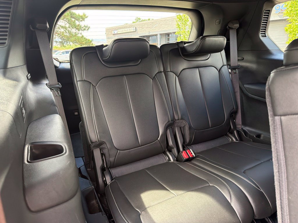 Used 2024 Jeep Grand Cherokee L Limited AWD/4WD image 15