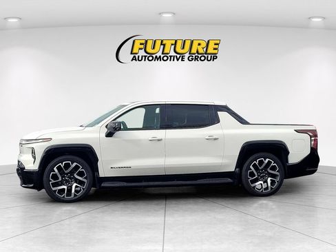 Used 2025 Chevrolet Silverado EV RST AWD/4WD image 7