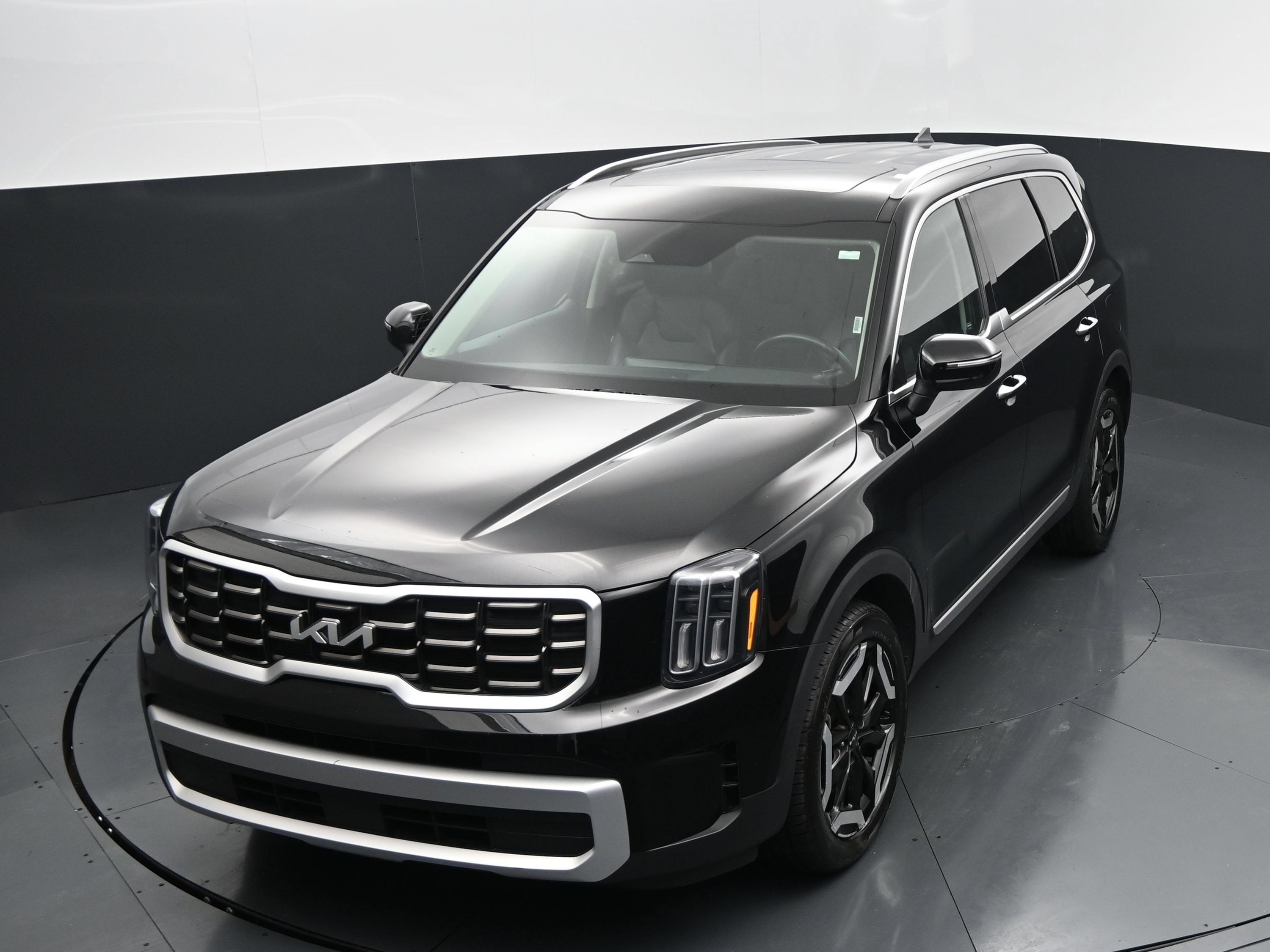 Used 2025 Kia Telluride S FWD image 26