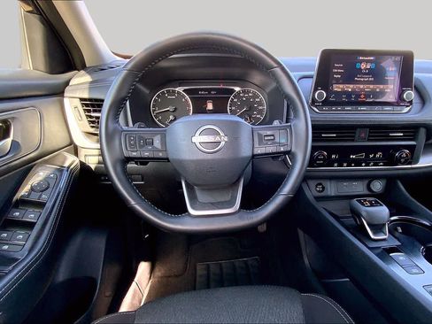 Used 2025 Nissan Rogue SV FWD image 6