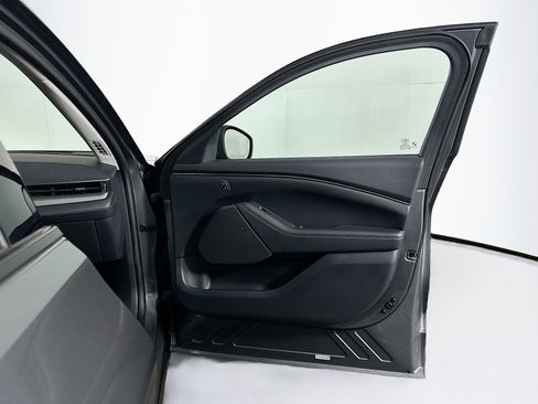 Used 2023 Ford Mustang Mach-E Select image 32