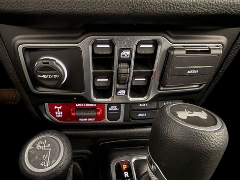 Used 2024 Jeep Wrangler Unlimited Sport AWD/4WD image 15