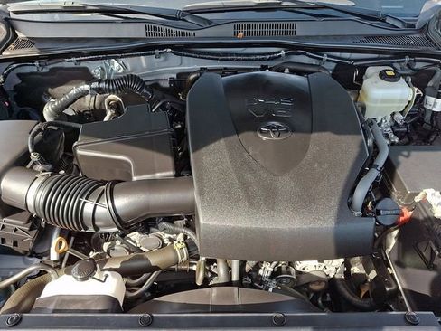 Used 2018 Toyota Tacoma TRD Off-Road image 27