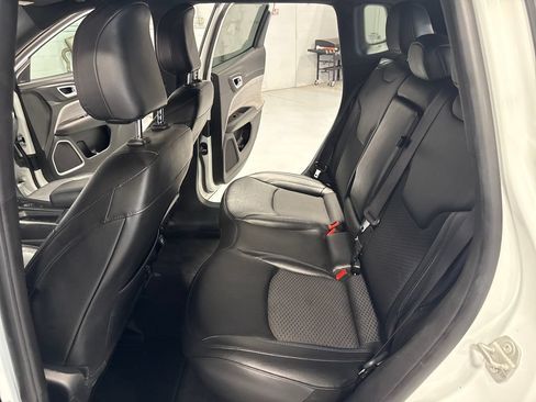 Used 2024 Jeep Compass Latitude AWD/4WD image 35