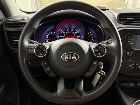 Used 2017 Kia Soul + FWD image 14