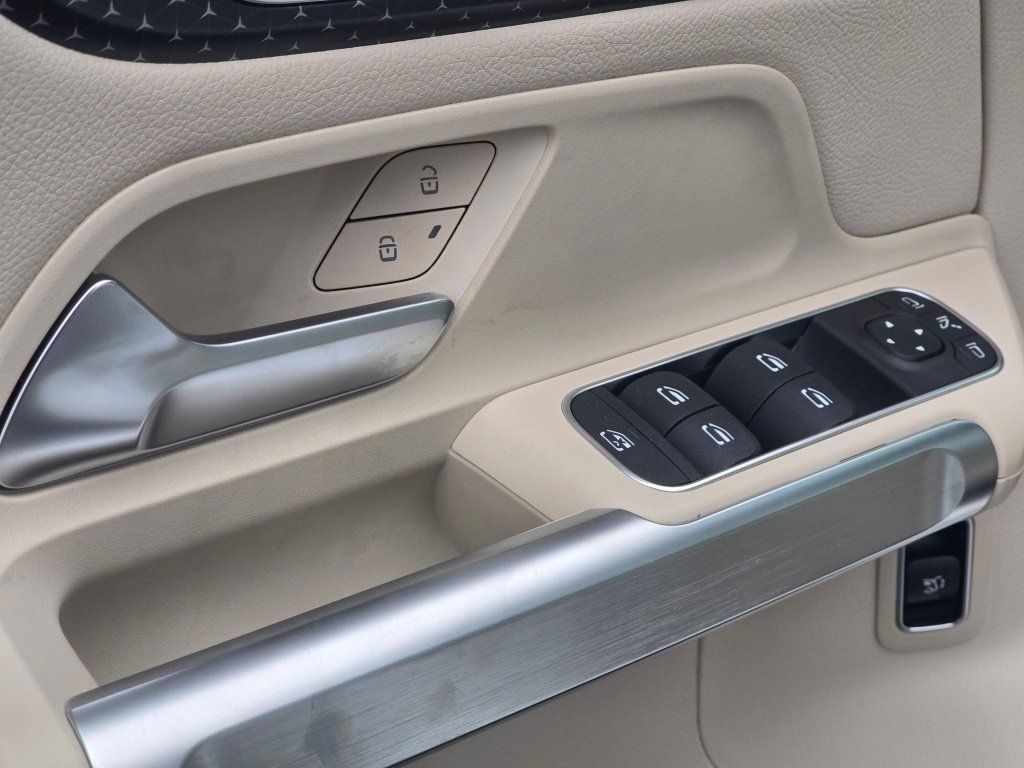 New 2026 Mercedes-Benz GLB 250 4MATIC image 34