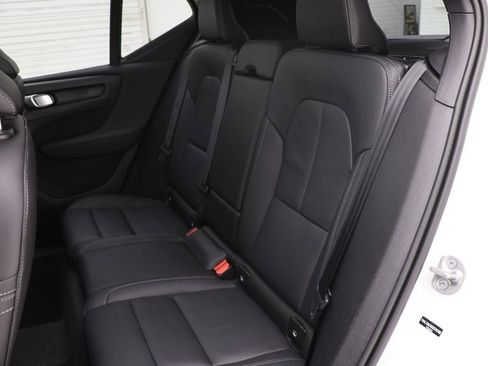 Used 2025 Volvo XC40 B5 Core image 12