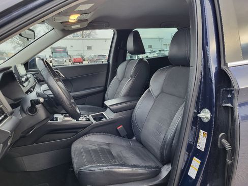 Used 2023 Mitsubishi Outlander SE image 6