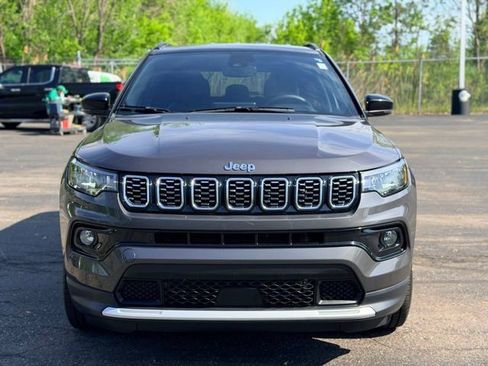 Used 2024 Jeep Compass Limited AWD/4WD image 2