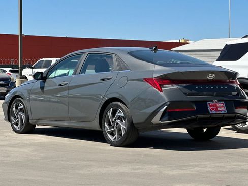 Used 2025 Hyundai Elantra SEL FWD image 7