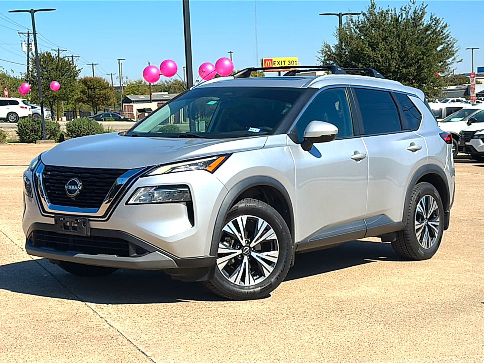 Used 2022 Nissan Rogue SV w/ SV Premium Package FWD image 2