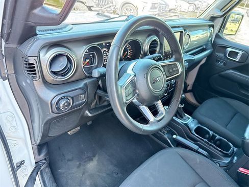 Used 2023 Jeep Gladiator Overland image 10